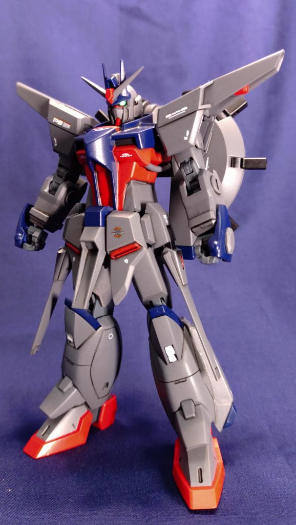 今回はスプレー塗装と一部筆塗りしました。筆塗り時に気泡が入るなどアクシデントがありましたが、リカバリできてよかったです。襟元に白いラインがありましたが、首延長した結果、見栄えが良かったのでそのままとしました。 