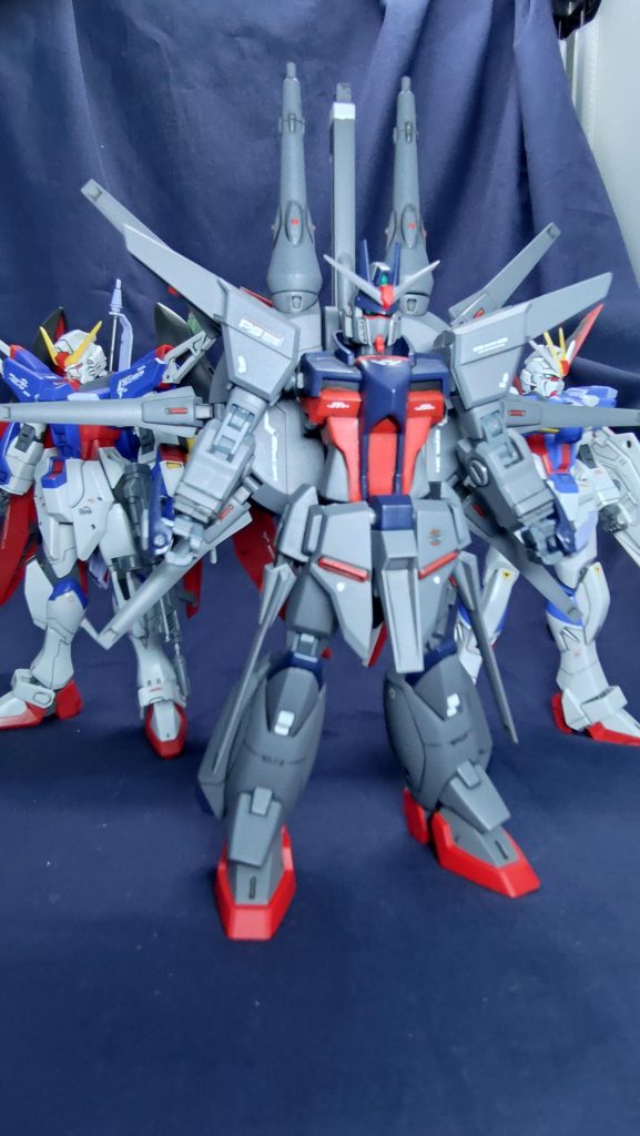 念願だった後期ミネルバ隊再現デスティニー、インパルスと3機セットで並べることができました。来月新発売されるキットはドラグーンのサイズが大きく、さらに迫力がありますね。旧キット完成できたので、お迎えは見送りしますが、購入される方は数年越しのキット化なので楽しんで作成してください。最後までお読みいただきありがとうございました