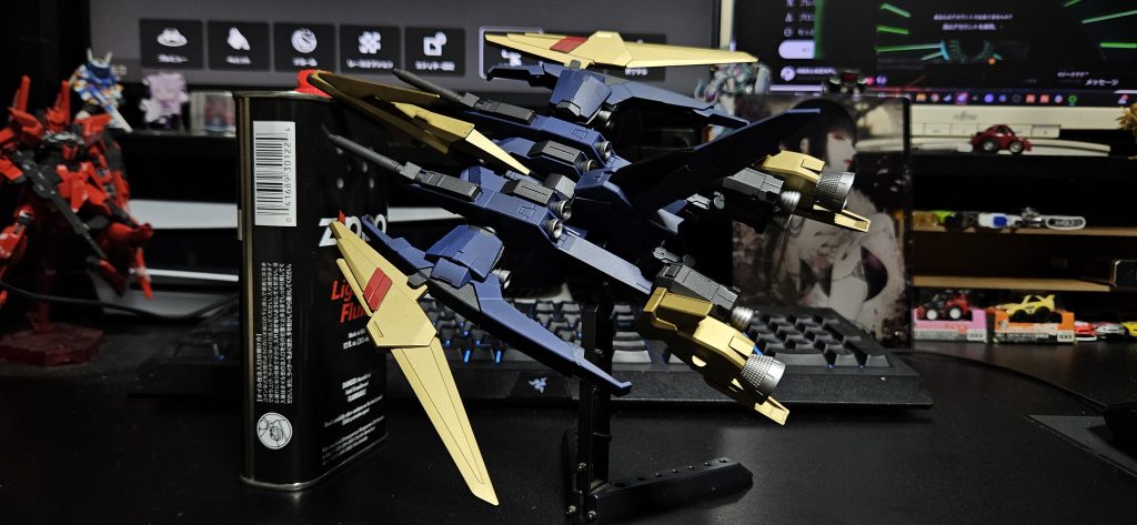 アピールショットの画像ビルド系の背負い物によくある分離で戦闘機形態になれるよくあるやつです。