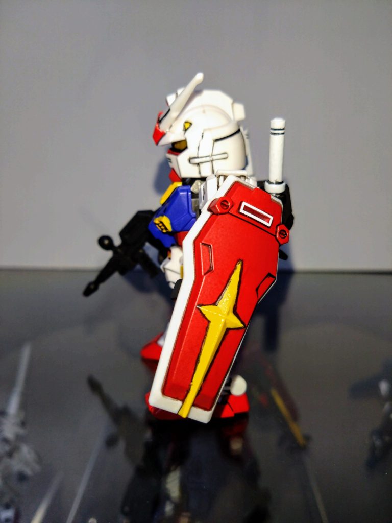 水性ホビーカラーはガンダムホワイト、ガンダムイエロー、ガンダムレッド等を使用しました。