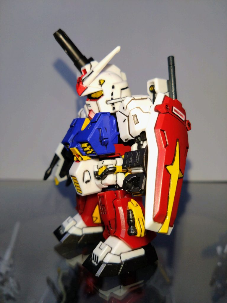 EXパーツの水性ホビーカラーはガンダムホワイト、ガンダムイエロー、ガンダムレッド、ガンダムブルー、黒鉄色等を使用しました。