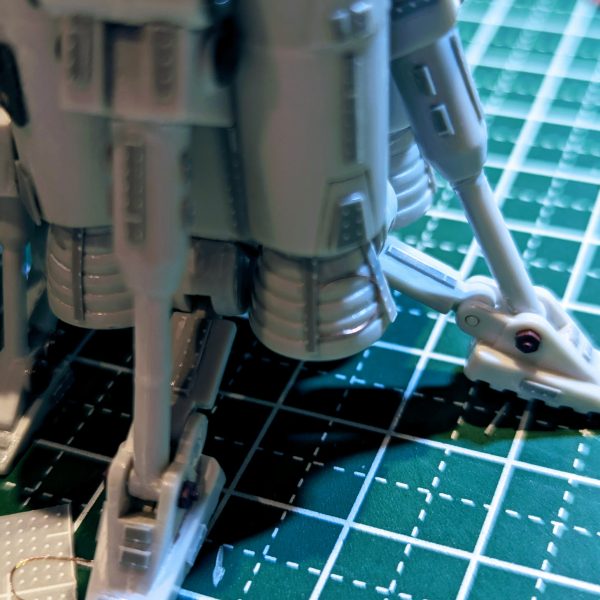 AKさんの鬼ディテールアップ素敵だなと思い、沼に足をチョポっと浸けてみたら、ずぶずぶ沼に呑まれてしまい、あっという間の2週間でした( ´ー`)💫笑没入して気づくと夜中、、日々消耗していく体力と楽しさとの天秤がゆらゆらと。。5〜6年前ぐらいに作ったタコザクを一度脱色し、今年GUNSTAの皆さんから影響を受けて修行した技法を注ぎたいなぁと思いました✨このジオングの試作型、大ロケットエンジンをザクにぶち込んだサイコミュザクがトップクラスに好きな機体なのも気合いが入る一因です😸理由は分かりませんが、異様に好きです🐙笑ノイエ・ジールのケーブルもありますので腕も着脱改修、モノアイビコーン、しみさん水性筆塗り、手描きデカール、そしてひじきさん!NT研の生成AIパイロットも忘れずにの工程で残り20日間走って、紅白戦に奉納します🙏(3枚目)