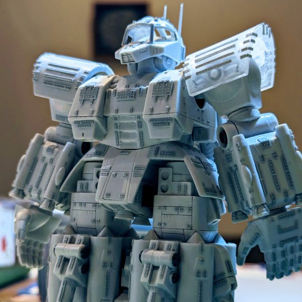 AKさんの鬼ディテールアップ素敵だなと思い、沼に足をチョポっと浸けてみたら、ずぶずぶ沼に呑まれてしまい、あっという間の2週間でした( ´ー`)💫笑没入して気づくと夜中、、日々消耗していく体力と楽しさとの天秤がゆらゆらと。。5〜6年前ぐらいに作ったタコザクを一度脱色し、今年GUNSTAの皆さんから影響を受けて修行した技法を注ぎたいなぁと思いました✨このジオングの試作型、大ロケットエンジンをザクにぶち込んだサイコミュザクがトップクラスに好きな機体なのも気合いが入る一因です😸理由は分かりませんが、異様に好きです🐙笑ノイエ・ジールのケーブルもありますので腕も着脱改修、モノアイビコーン、しみさん水性筆塗り、手描きデカール、そしてひじきさん!NT研の生成AIパイロットも忘れずにの工程で残り20日間走って、紅白戦に奉納します🙏(2枚目)