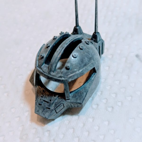 rioさん、ホワイト系だとめっちゃ透けますね😹潮時が分からないです、、(;´Д｀)ﾊｧﾊｧ💫RLMライトブルー⇒新色のSEEDカラー、ブラックナイトスコードカルラライトブルー(長いw)でいま１巡目しました。下地がより出やすいから塗り潰してしまいがちになるところをグッと堪えて後工程の効果を活かそうとする胆力がいりますね💧ネコ氏はゴハンをあげた後はゴキゲンでマスクを被ってくれます😸SEEDっぽいすかね✨笑（3枚目）