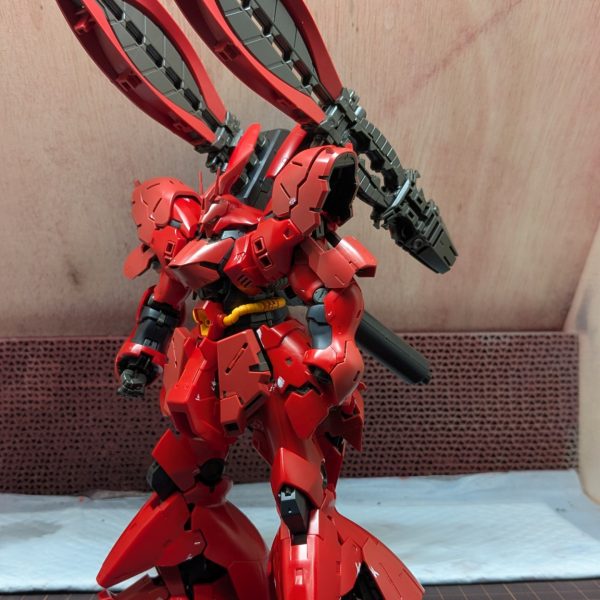 確認用にざっと仮組みしてみたんだけど…&nbsp;これだけでエラい手間🤣🤣背中のユニットもパーツ細かいし、さすがRGは大変だ😅&nbsp;さて、分解して表面処理をチマチマと始めていこう、、（2枚目）