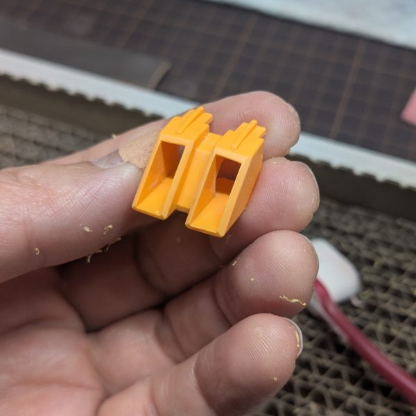 ←ビフォー→アフター&nbsp;バーニアのフチがちょっと気になって思わず削り込んでしまった🤣手間かかるんだからやらなきゃ良いのに🤣&nbsp;…ジムのエッジ出しで失敗しまくったおかげか、なんだかキレイにできてる気がします😊（2枚目）