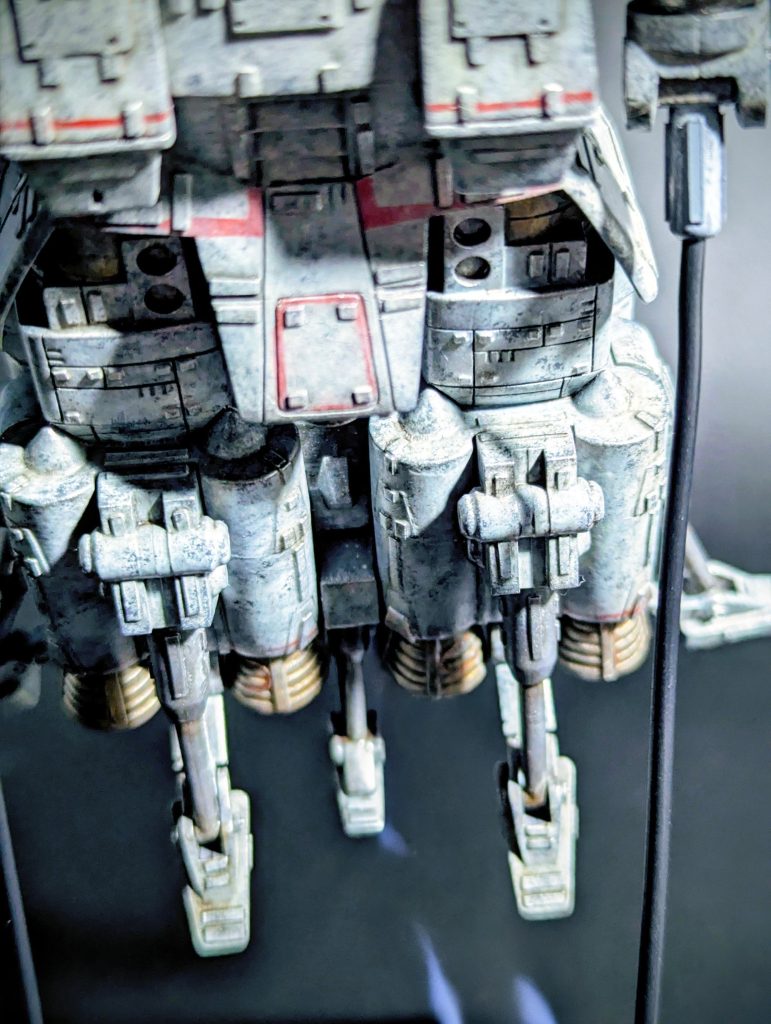 サイコミュ・ザクが異様に好きなゆえん、この大型ロケット計8門から噴射される推進力✨通称AMBAC「Active Mass Balance Auto Control(能動的質量移動による自動姿勢制御)」がないこの機体は、ブースター吹かせまくってむりくり姿勢制御しないといけないですが、それを物ともしない機動力!好きですね〜🤤