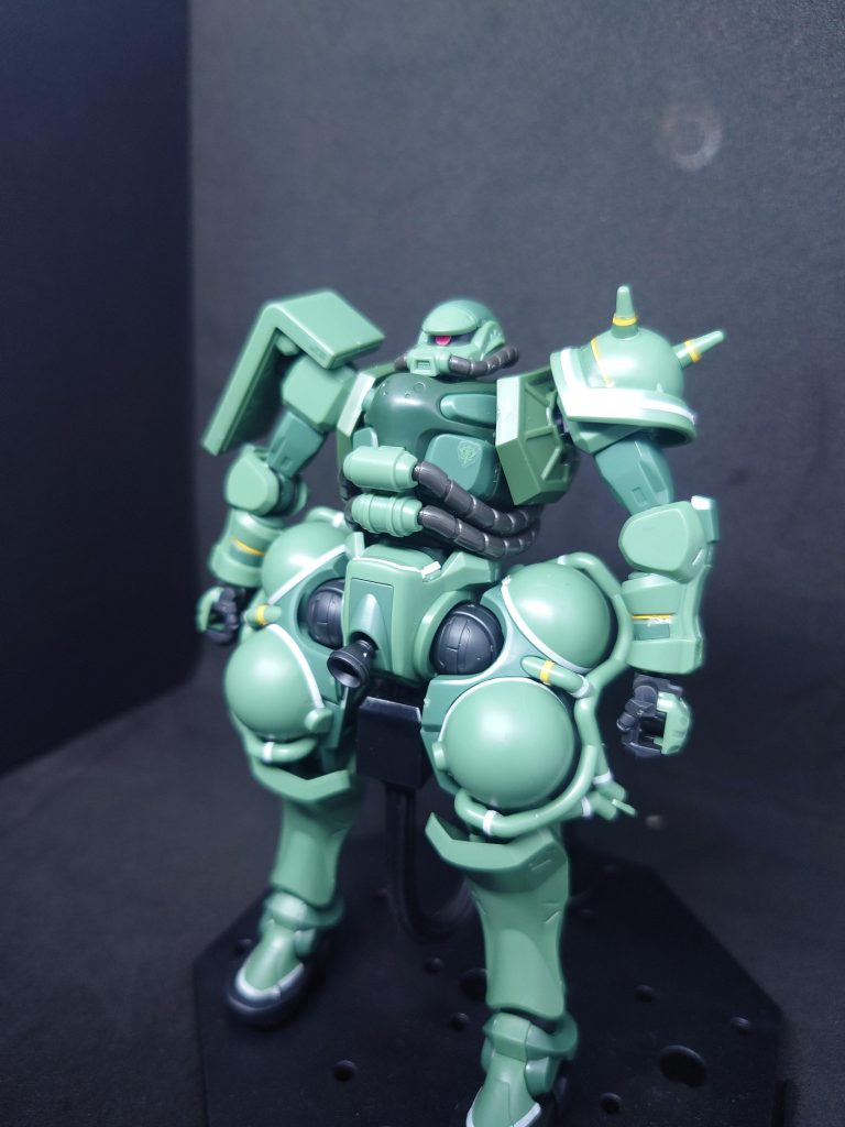 シール貼りがすごい大変でした(￣▽￣;)足の丸いとこシールが細かいです。ピンセットで格闘しました(ΦωΦ)