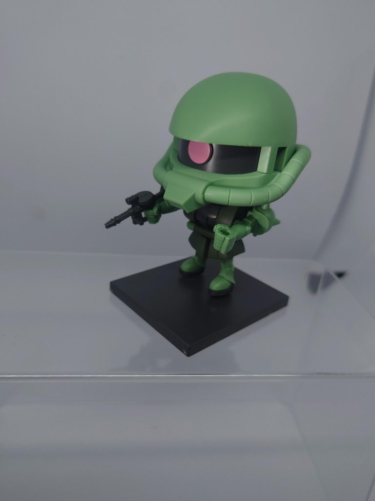 何をしても可愛い(๑♡∀♡๑)マシンガン持たせました。この後ガンプラくんの横に飾ります( ⋆ˊᵕˋ )