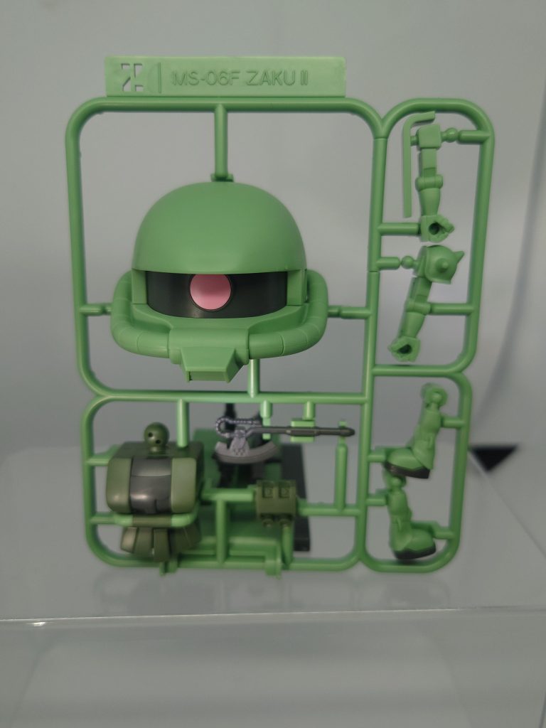 普段飾る時はこのランナータイプにしてます。ランナータグにザクのZの文字が書いてあるのがいいですよね(´>∀<｀)ゝ))