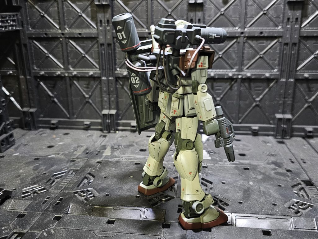 バックパックはオプションパーツセットのキャノンとエールストライカーのバズーカの後ろの部分をカットし、エネルギータンクに加工しましたバックパックからタンク、キャノンへのエネルギー供給はリード線を使用しましたそれっぽく見えてたらいいなぁ