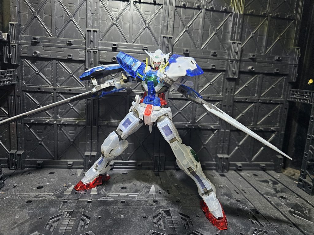 アクションポーズはMGなのでなかなか辛いw