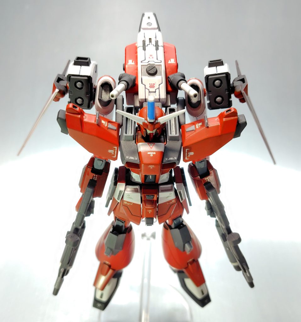 案外スタイルは結構良いので、本体のバランスは弄らず、兵装周り等気になるところを粛々と。・頭頂部トサカ横だけゴッソリ削り(ホントに結構削ったので穴が空いてしまいパテ埋めして整形)、フェイス部をハイニューに換装。悪評なお顔も何とかなったかと。・飛行形態のもうちょっと感をなんとか。ゼータの股関節のように腿を外側に広げて膝を目一杯曲げた状態にし、アムフォルタスプラズマ収束ビーム砲（以下ヴェスバー）と連なる感じの状態にして横幅と密度感UP。(変形用の専用部品作成。完全変形はチト無理でした…)　既存の頭隠しが機能していないので大きめの被り物を装着。またしても30MMのチルトローターの出番です。以前投入した105ダガーの時にも活用しましたが、なんだかんだ結構好きです♪見つけたら買っときましょう。・銃2丁持ちにしたのでシールド邪魔なんですが変形時には必要なので腰裏に装着。銃は丁度同じものが２つあったインパルスのモノを改造して持たせています(サイドアーマーの追加装甲を90度ズラし磁石でマウントできます)。大きくはこれらを弄らせてもらいました。あ、肩の端っこから生えてるサーベルは手が届かないので背中の被り物に生やしました。肩先端には何かバーニア的なモノをくっつけました。これでサーベルに手は届くし、柄下の先端開口したので人型/飛行形態関わらず、きっと何かがチュンチュン出るはずです。