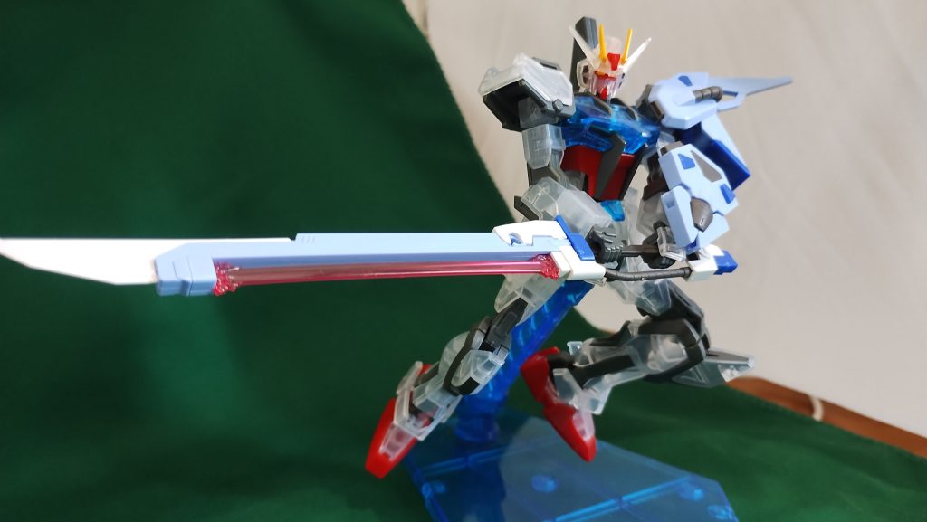 ソードストライクガンプラ1番くじのEGストライククリアカラー