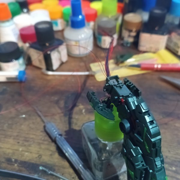 何とか無事に股関節まで配線出来ました😅💦（4枚目）