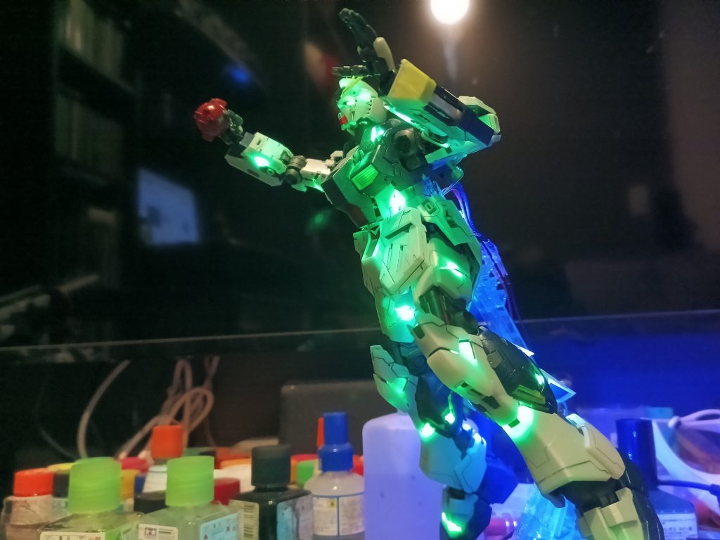 MG νガンダム Ver.Ka サイコフレーム発動イメージカラー–6枚目/制作者：福田　義康