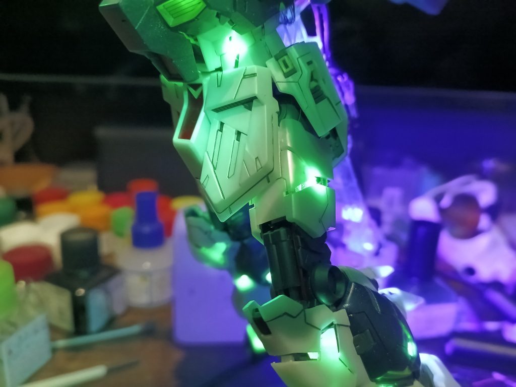 MG νガンダム Ver.Ka サイコフレーム発動イメージカラー–3枚目/制作者：福田　義康