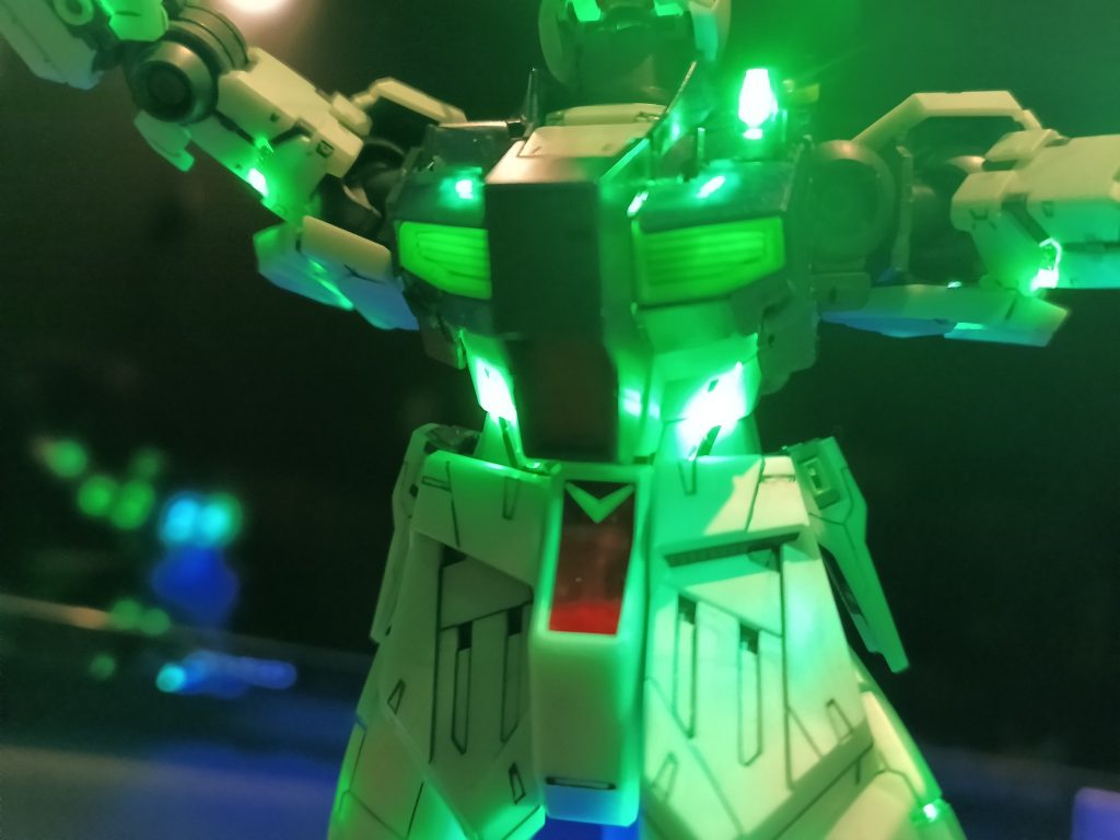 MG νガンダム Ver.Ka サイコフレーム発動イメージカラー–4枚目/制作者：福田　義康