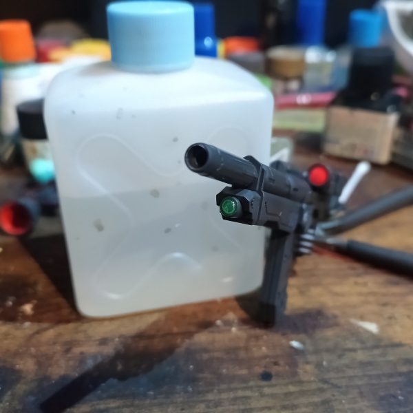 逆襲のシャアシリーズからヤクト•ドーガ始めました😁作中少々陰の薄いギュネイ機をチョイス🤣潔いモナカ割りで配線が助かります😁👍（4枚目）