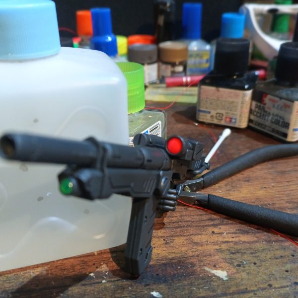 逆襲のシャアシリーズからヤクト•ドーガ始めました😁作中少々陰の薄いギュネイ機をチョイス🤣潔いモナカ割りで配線が助かります😁👍（5枚目）