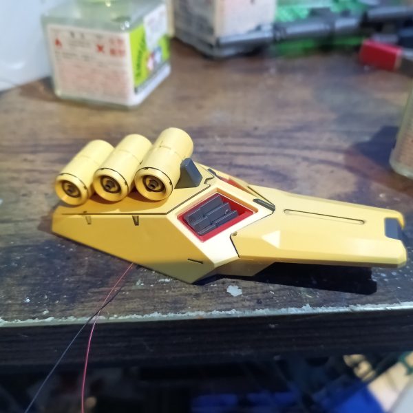 サザビーと違いファンネルの側面がマウントされるので配線を悩みましたが、うまくいきました😅👍（7枚目）