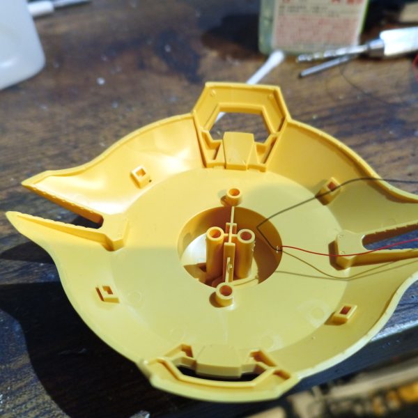 シールドのメガ粒子砲にグリーン、肩のバーニアはブルーを組込み‼️👍（3枚目）