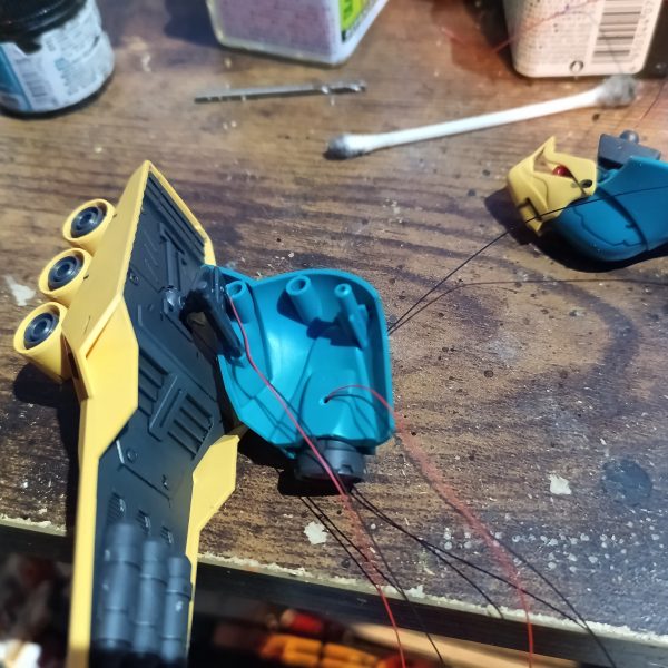 シールドのメガ粒子砲にグリーン、肩のバーニアはブルーを組込み‼️👍（5枚目）