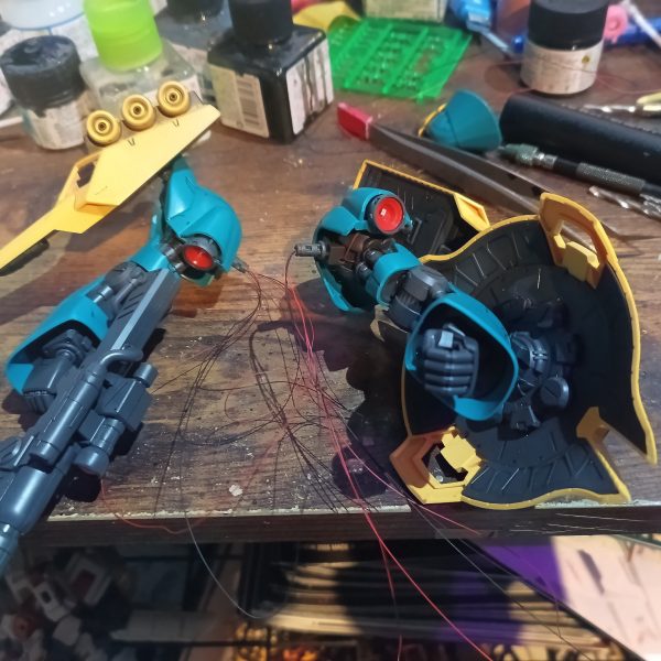 シールドのメガ粒子砲にグリーン、肩のバーニアはブルーを組込み‼️👍（7枚目）