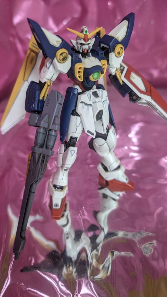 バスターライフルのカートリッジ×3と黄色の部分は塗装してますが、基本的に本体は墨入れのみの簡単フィニッシュです。