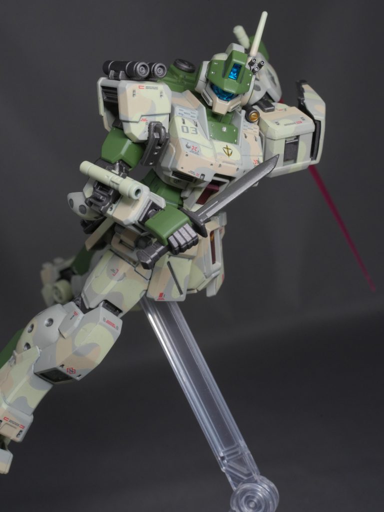 が！！当初はもっとコントラスト強めの迷彩にしてたのですが、色が納得行かず塗装全剥がし（いずれも水性ホビーカラーで塗ってたので、マジックリンで楽に落とせましたが）。