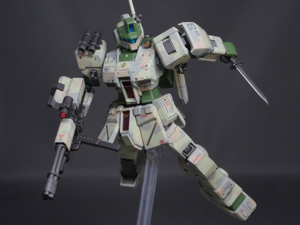 最終的にこんな感じの薄めの迷彩になりました。色合いは自分好みになりましたが、何から隠れるための迷彩なのかは、よく解らなくなりましたね（汗）