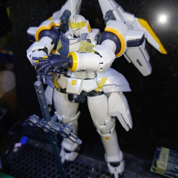 ガンダムW30周年記念にRGトールギスEWをパチ組！ミキシングするには勿体ない出来栄え···でも混ぜちゃうwwwやりたい構想は頭にあるけど素材が中々···あーでもないこーでもないと付け外ししてる時が一番楽しいまであるwww尚、年内完成は㍉な模様(・ω・｀)ﾃｶﾞｵｿｰｲ（4枚目）