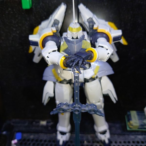 ガンダムW30周年記念にRGトールギスEWをパチ組！ミキシングするには勿体ない出来栄え···でも混ぜちゃうwwwやりたい構想は頭にあるけど素材が中々···あーでもないこーでもないと付け外ししてる時が一番楽しいまであるwww尚、年内完成は㍉な模様(・ω・｀)ﾃｶﾞｵｿｰｲ（3枚目）
