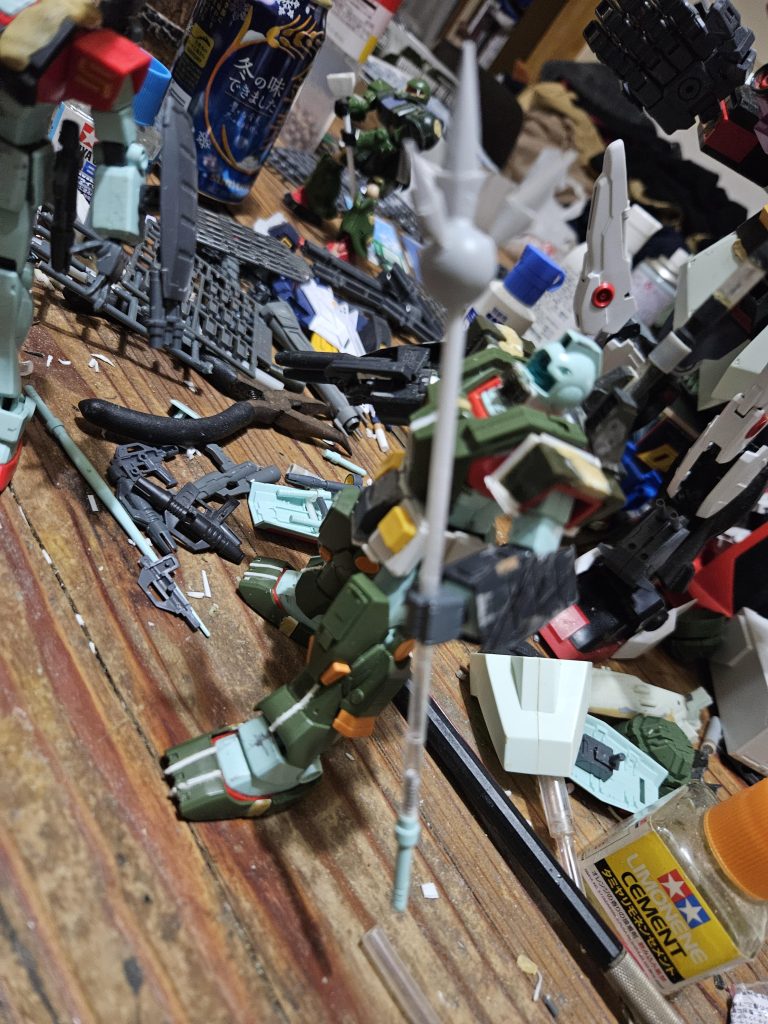 作品名：ビームジャベリン<p>そういやビームジャベリンってガンダムのビームサーベルのリミッターを解除して起動可能になった設定だったけどジムとかのサーベルとかでもできるんかしら… ジムコマとかジムIIのサーベルの形式が変わってるけど…あるんかな(^^;</p>
