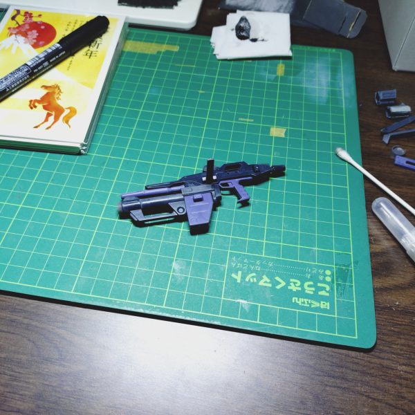 マラサイ用に作ったバズーカﾊﾞﾗしてバーザム改のグレネード付きライフル作ってましたが、息子達が帰省したり親族宅に挨拶やらでデカール→トップコートは休み明けになりそうです（4枚目）