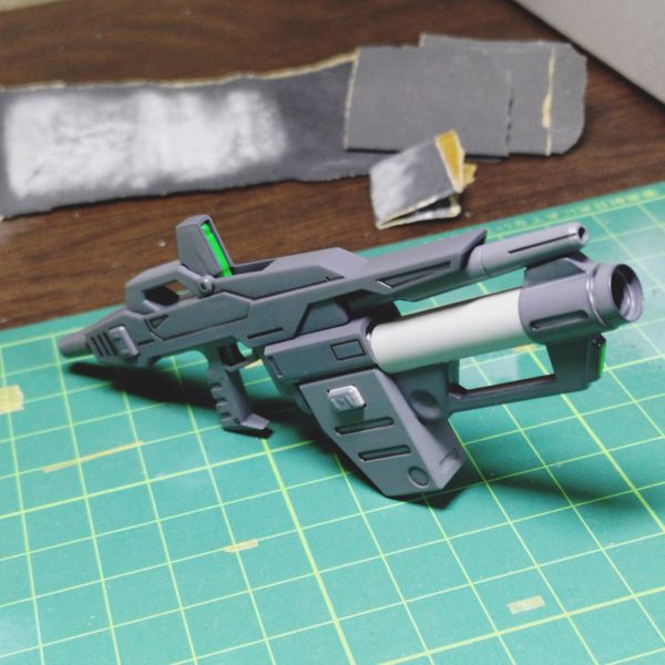 マラサイ用に作ったバズーカﾊﾞﾗしてバーザム改のグレネード付きライフル作ってましたが、息子達が帰省したり親族宅に挨拶やらでデカール→トップコートは休み明けになりそうです（5枚目）