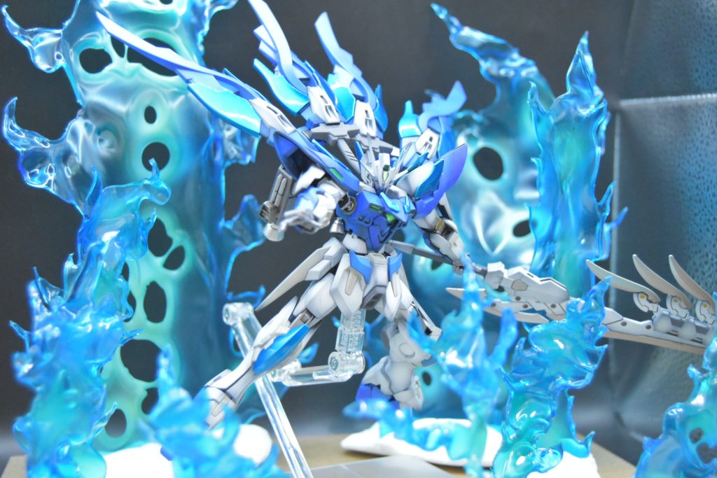 本体は黒立ち上げのグラデーション塗装でエフェクトはクリアカラーのグラデーションに蛍光カラーでハイライト入れてます！