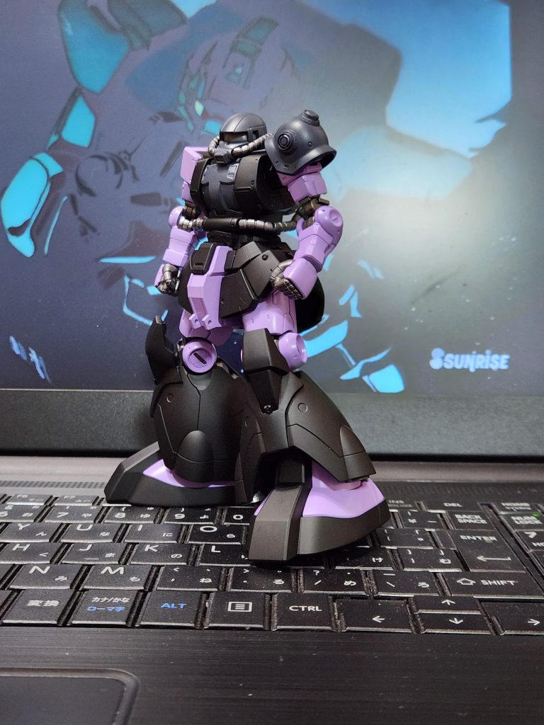 それとミキシングも効果的なんだと感じました。これも初めての事でしたが、色々経験を重ねていましたので、ザクIIとドム試験機とドムを使い、何とか形に出来ました。しかしこの後ウェザリングで盛大に失敗しました...失敗も経験失敗も経験…(涙)