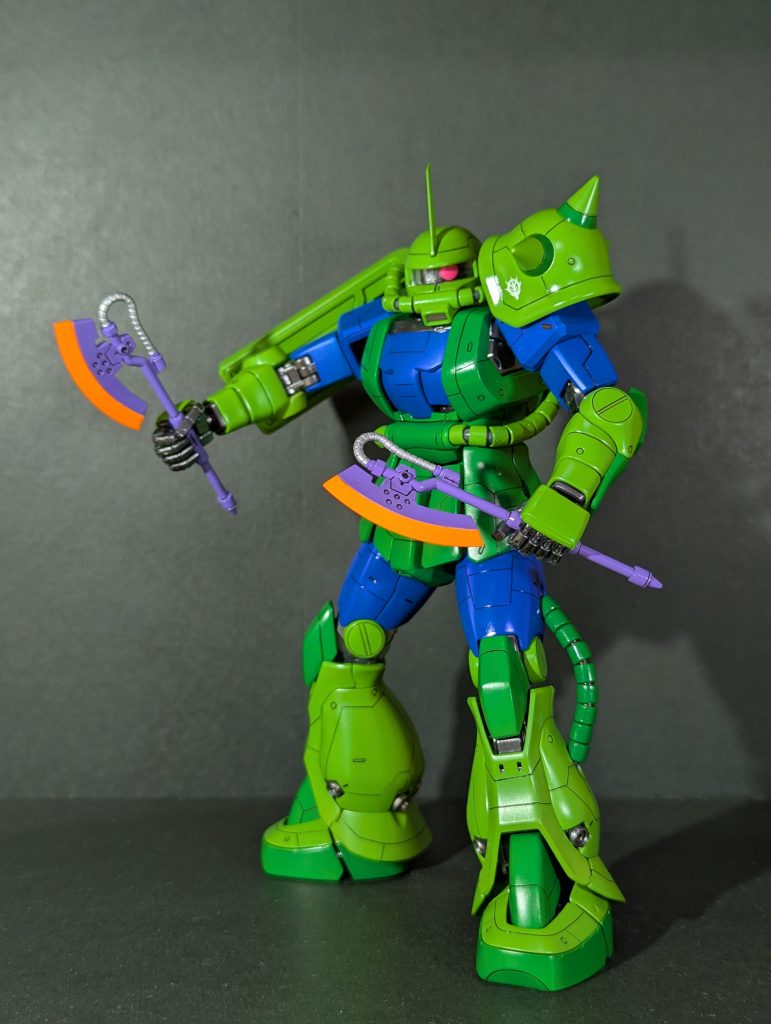 出来上がり見ると、やはりザクは秀逸なデザインですね✨&nbsp;