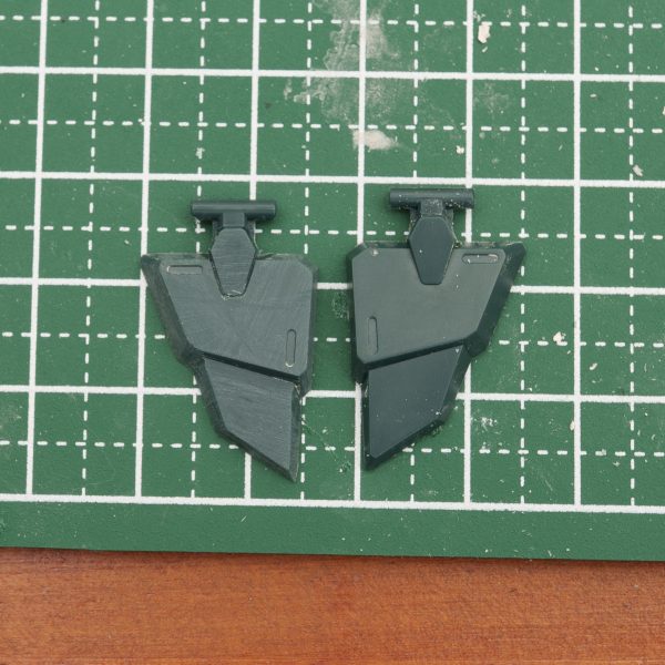 面を出してパキッと見えるように。頭部は傷の修正ともう少し上側もパテを盛る必要があるかも。 （3枚目）