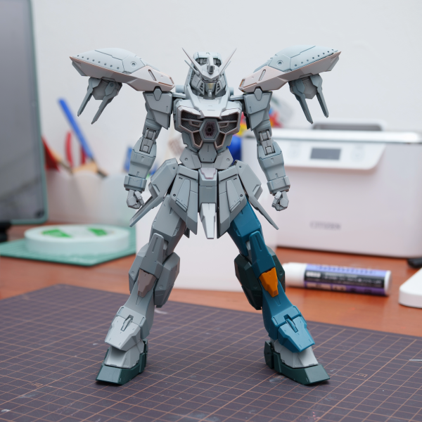 パテは形を出していくのがまだ苦手。脚の鳥脚加工は上手くいった。反対側も頑張ろう！（3枚目）