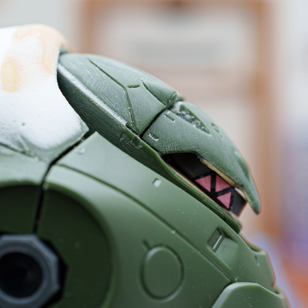 設定画に寄せるためにパテでやってみた。あと頭部の後ろを少しいじったり。（3枚目）