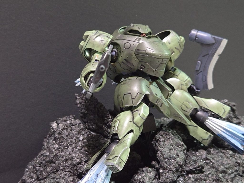 岩は100均のレンガをバラバラにして組み上げました