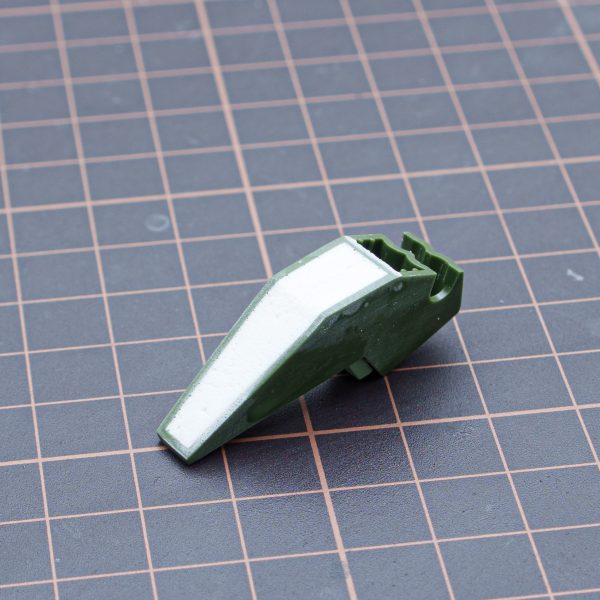 パテで埋めた所をヤスリがけ。色々気になるけどキリがないからさくっと練習したい工作して終わらせよう。（4枚目）