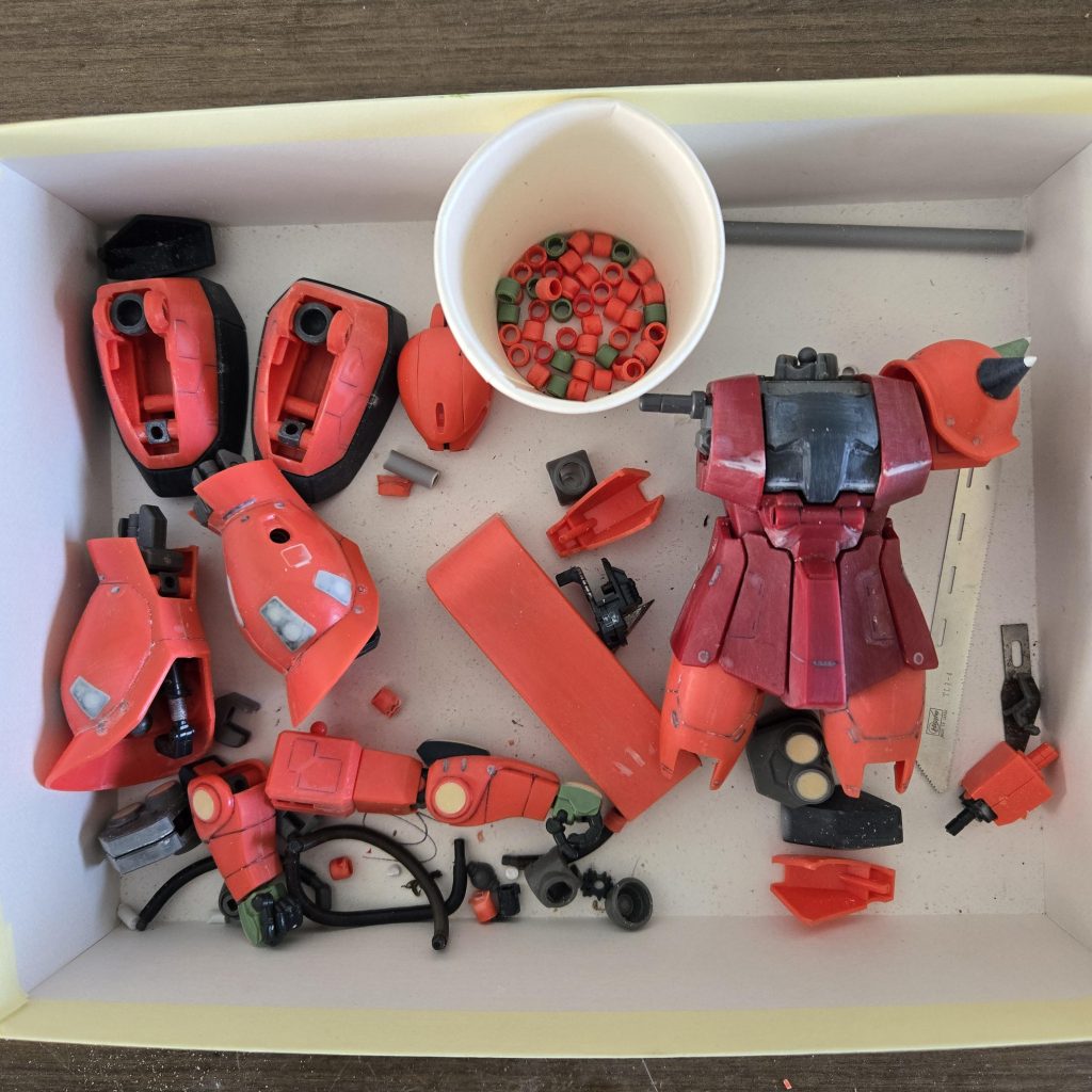 作品名：MGザクII　<p>ジャンクを頂いたのでディテールダウンして作っていこうと思います(*^^*)</p>
