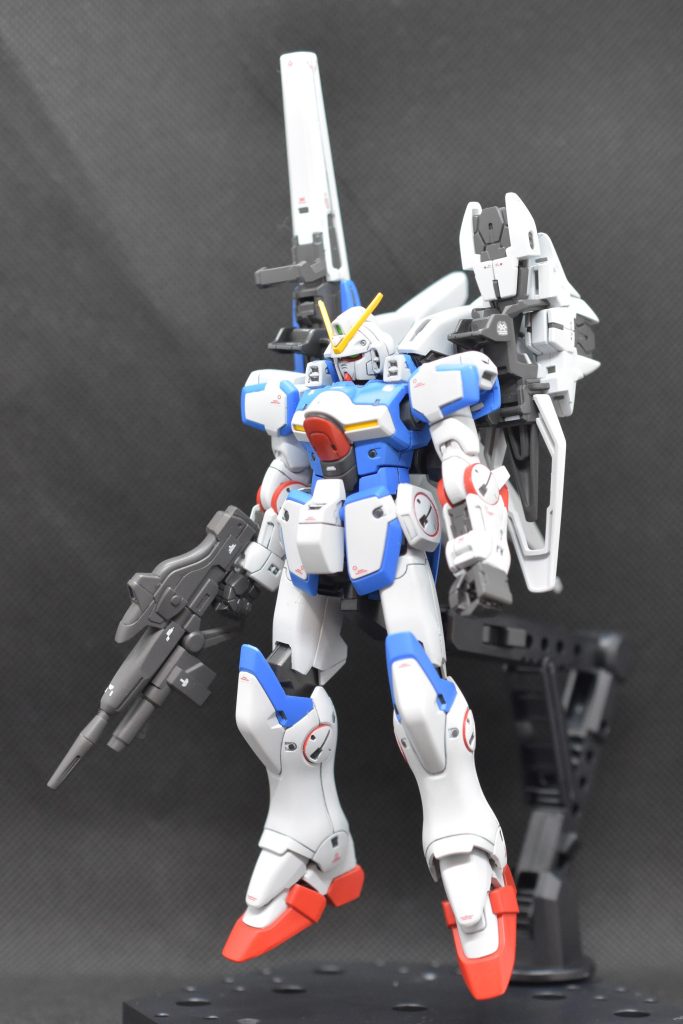 ワンポイントプラスくらいでデカールの貼り付け。コレはセンスが問われる部分なので難しいですね🤔