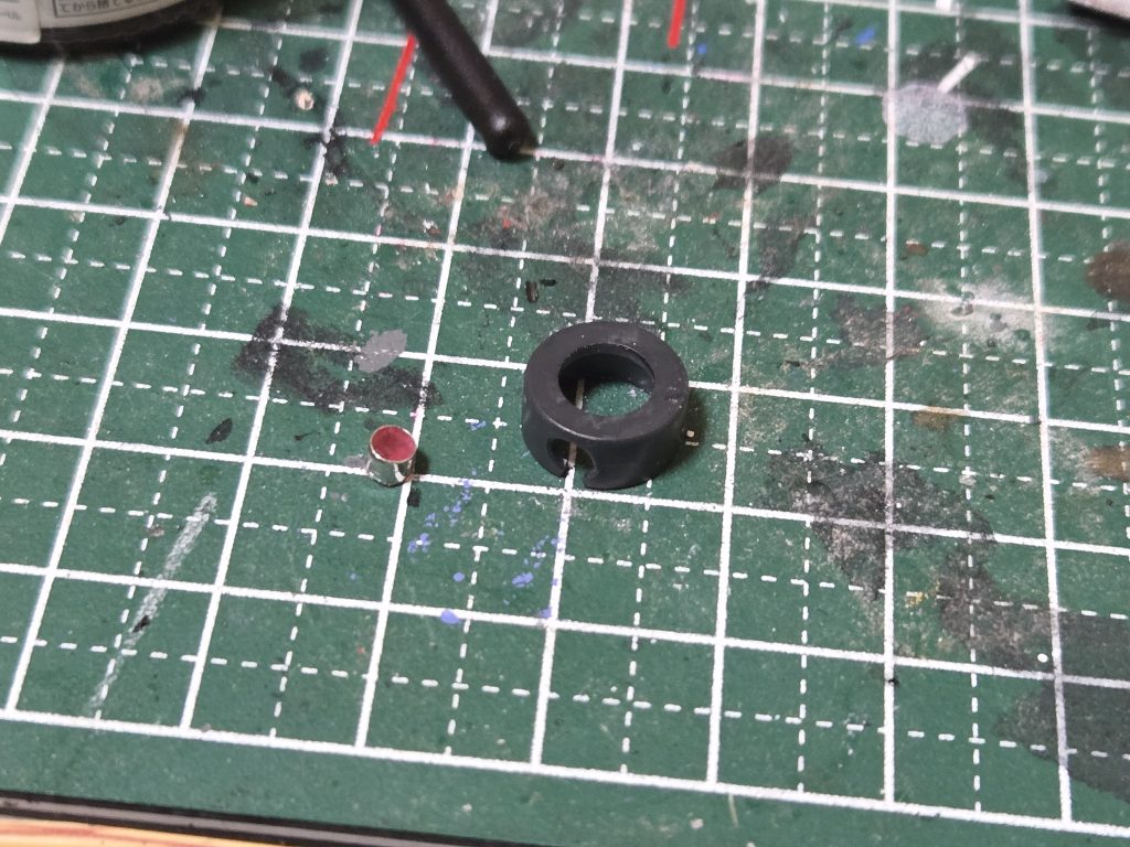 モノアイはネット動画で紹介されてた百均手芸パーツやレジン等を使ったモノです。手間はちょいかかりますがお気に入り✨でしたが最近そざに使う手芸パーツをとんと見かけなくなってしまい⤵️