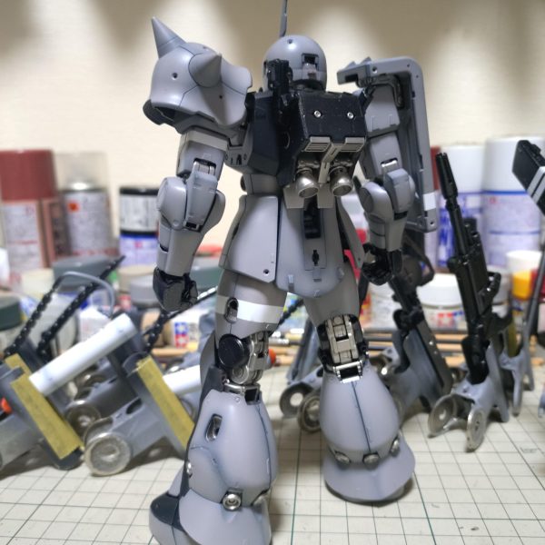 明日から天気悪いので気合いで一気に本体の塗装完了❗️明灰白色に茶色混ぜて薄っすら茶色味がかったグレーと、カウリング色、ランドセルにGXメタルブラック。渋いかも？（笑）零式21型を連想出来るかと言ったら…………？（笑）脚の後ろのフレアはカウリング色にした方が良いかな？色のバランス見ながら修正するか？（4枚目）