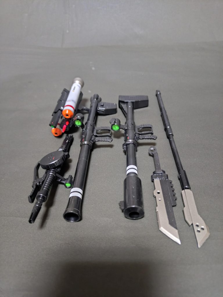 戦術核弾頭搭載型ミサイルポッド、ザクマシンガン、ザクバズーカ、ジャイアントバズ、ヒートソード、ヒート薙刀、ヒートスピア