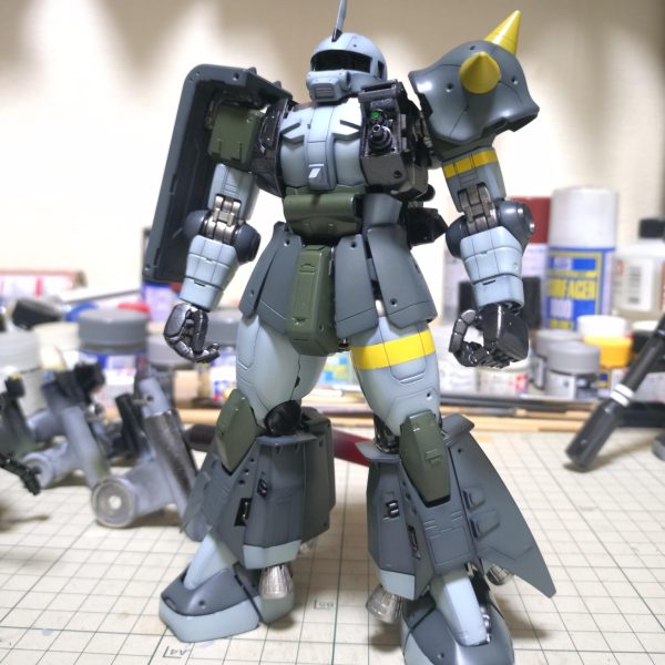 突貫工事で塗装完了‼️今回はヘルマン・グラーフ少佐のフォッケウルフを参考にしましたが、………？シンボルマークのイナズマとチューリップの柄を再現しようと思いましたが、時間も気力も残って無いので断念😭見慣れないから良いカラーリングなのか良く分かりません（笑）（2枚目）